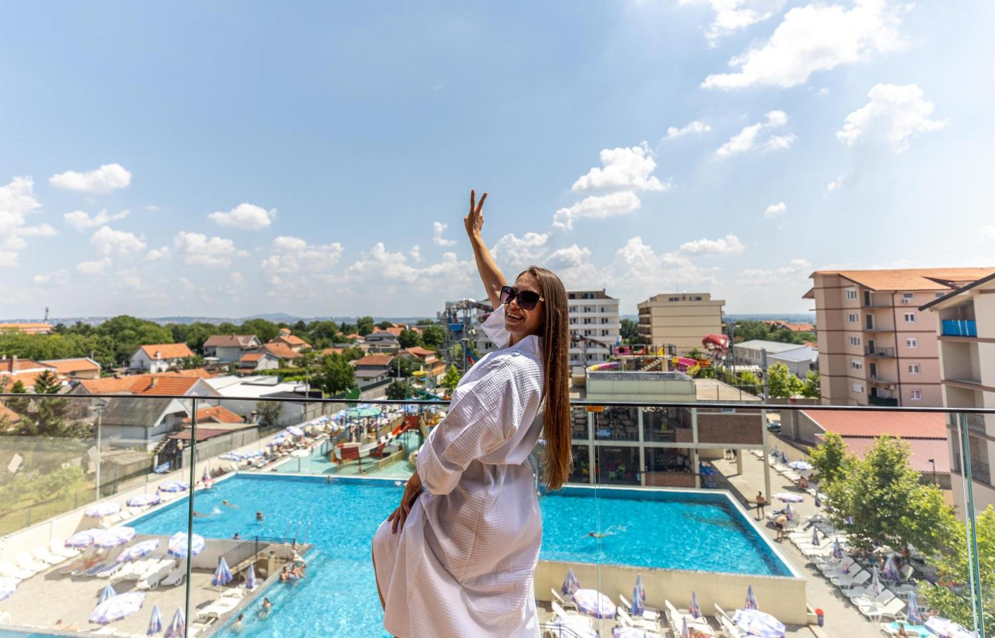 Garni Hotel Hollywoodland Wellness & Aquapark Belgrado Exterior foto