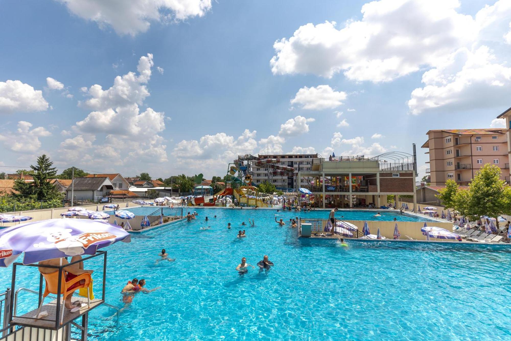 Garni Hotel Hollywoodland Wellness & Aquapark Belgrado Exterior foto