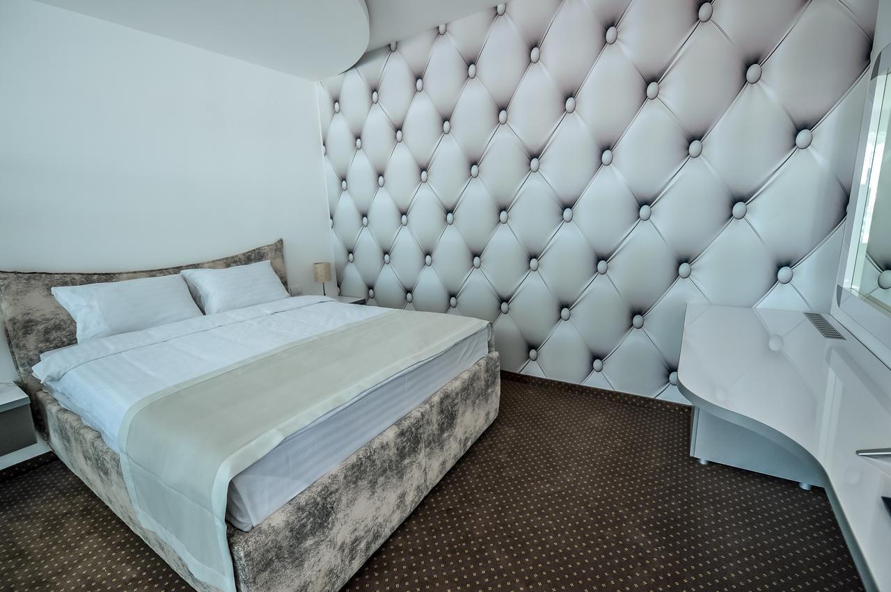 Garni Hotel Hollywoodland Wellness & Aquapark Belgrado Exterior foto