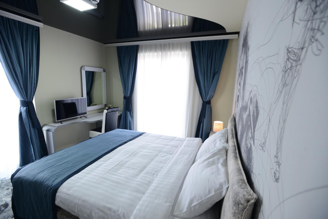 Garni Hotel Hollywoodland Wellness & Aquapark Belgrado Exterior foto