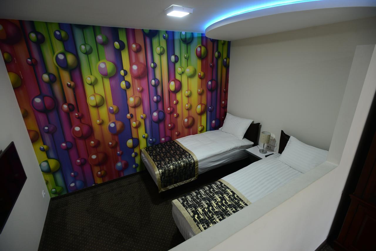 Garni Hotel Hollywoodland Wellness & Aquapark Belgrado Exterior foto