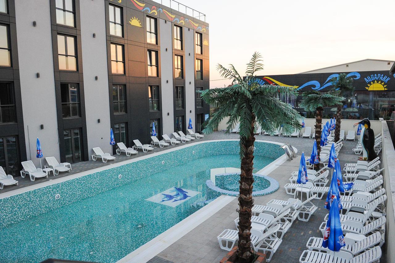 Garni Hotel Hollywoodland Wellness & Aquapark Belgrado Exterior foto
