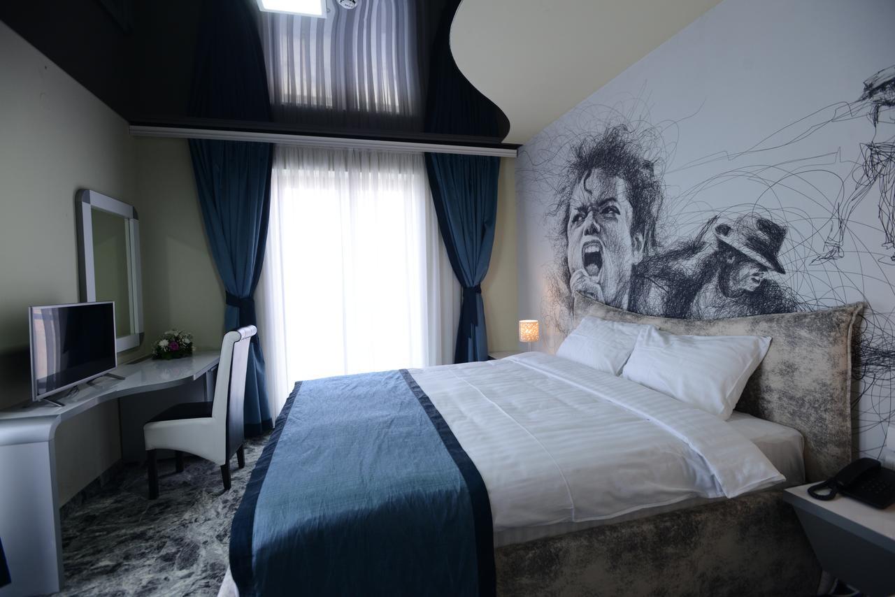 Garni Hotel Hollywoodland Wellness & Aquapark Belgrado Exterior foto