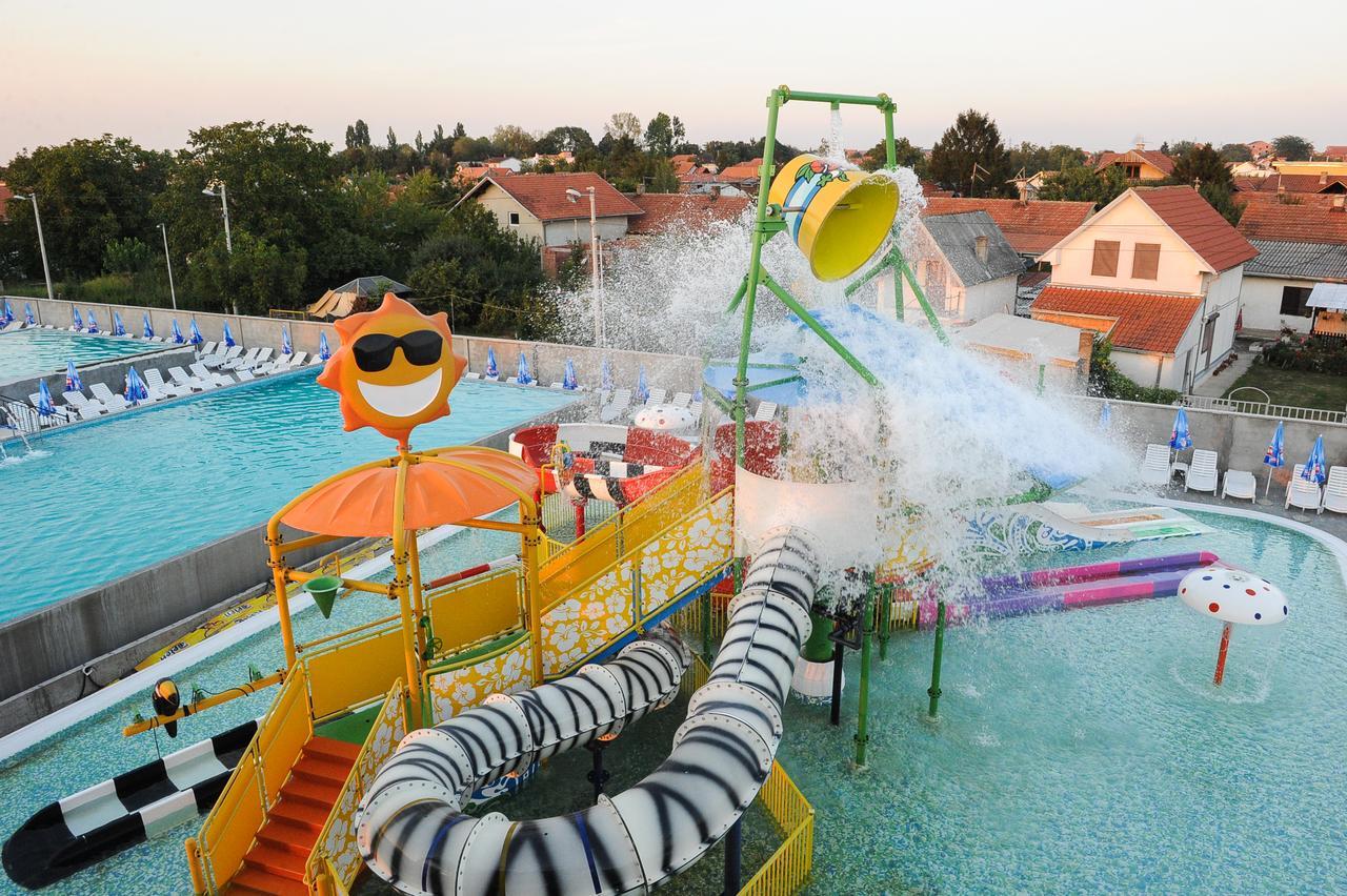 Garni Hotel Hollywoodland Wellness & Aquapark Belgrado Exterior foto