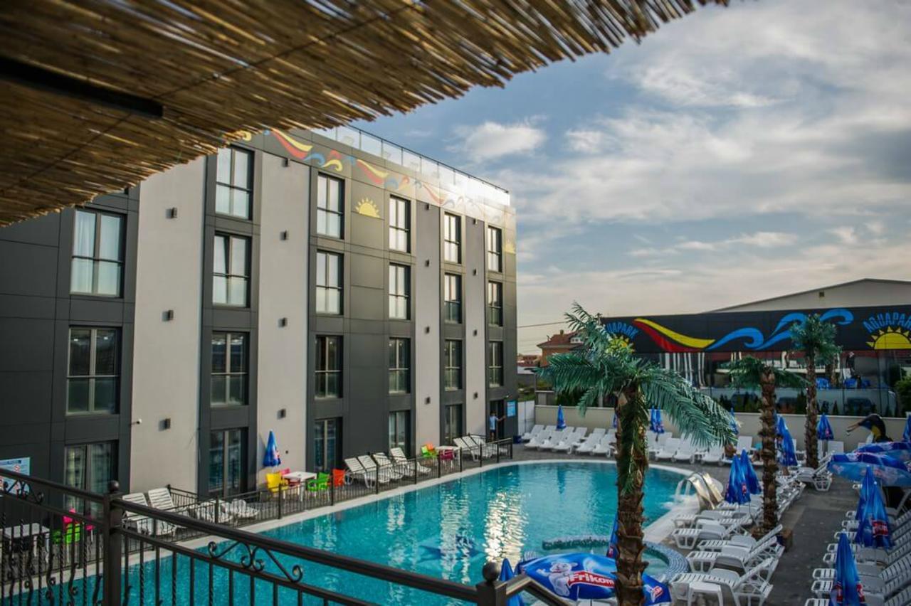 Garni Hotel Hollywoodland Wellness & Aquapark Belgrado Exterior foto