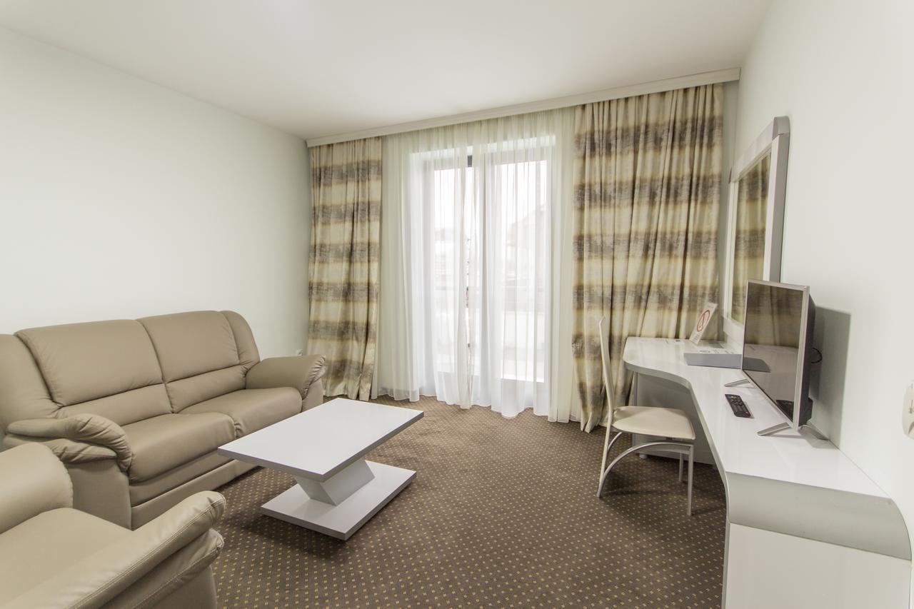 Garni Hotel Hollywoodland Wellness & Aquapark Belgrado Exterior foto