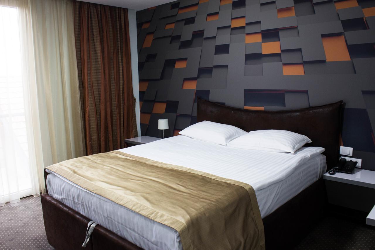 Garni Hotel Hollywoodland Wellness & Aquapark Belgrado Exterior foto