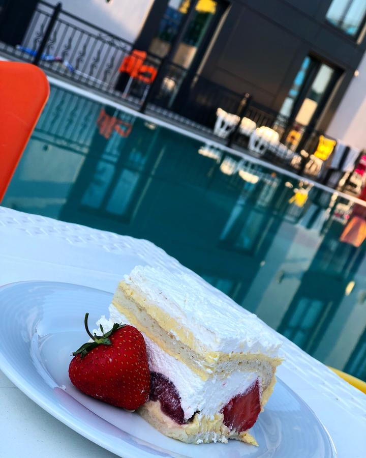 Garni Hotel Hollywoodland Wellness & Aquapark Belgrado Exterior foto